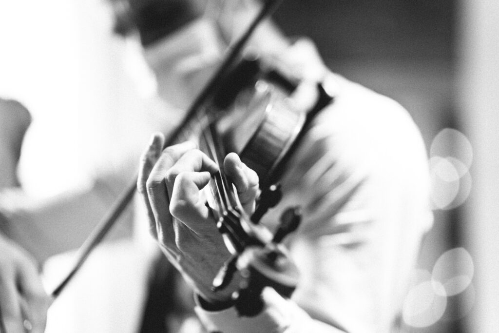 I give one-to-one fiddle lessons in Bristol